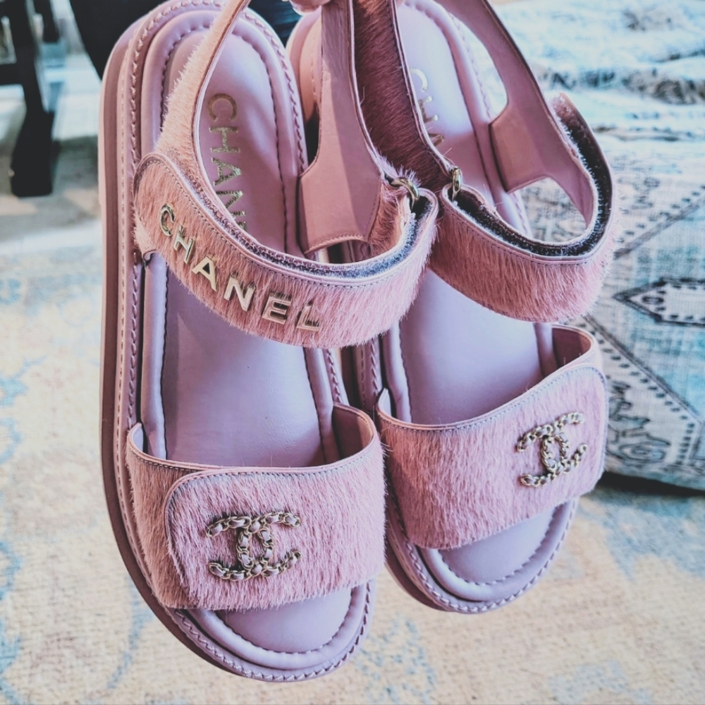 CHANEL 24B Calfskin 💗 Dad Velcro Sandals In Pink 39